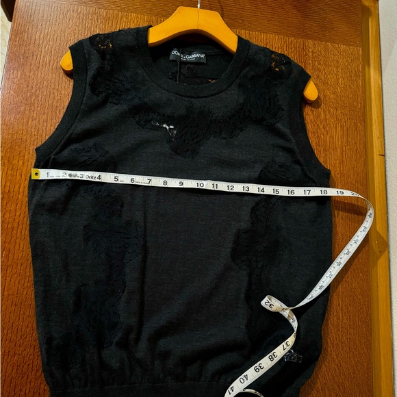 NWT Dolce & Gabbana black cashmere and silk lace light sweater sleeveless top. - Picture 11 of 12